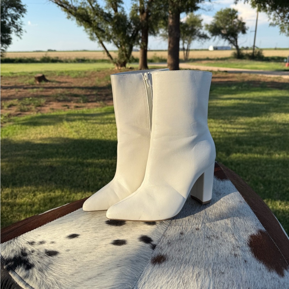 Chic White Block Heel Boots